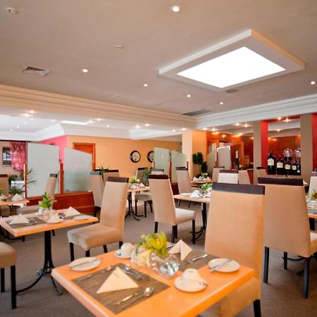 Protea Hotel By Marriott Windhoek Furstenhof Buitenkant foto