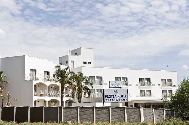 Protea Hotel By Marriott Windhoek Furstenhof Buitenkant foto