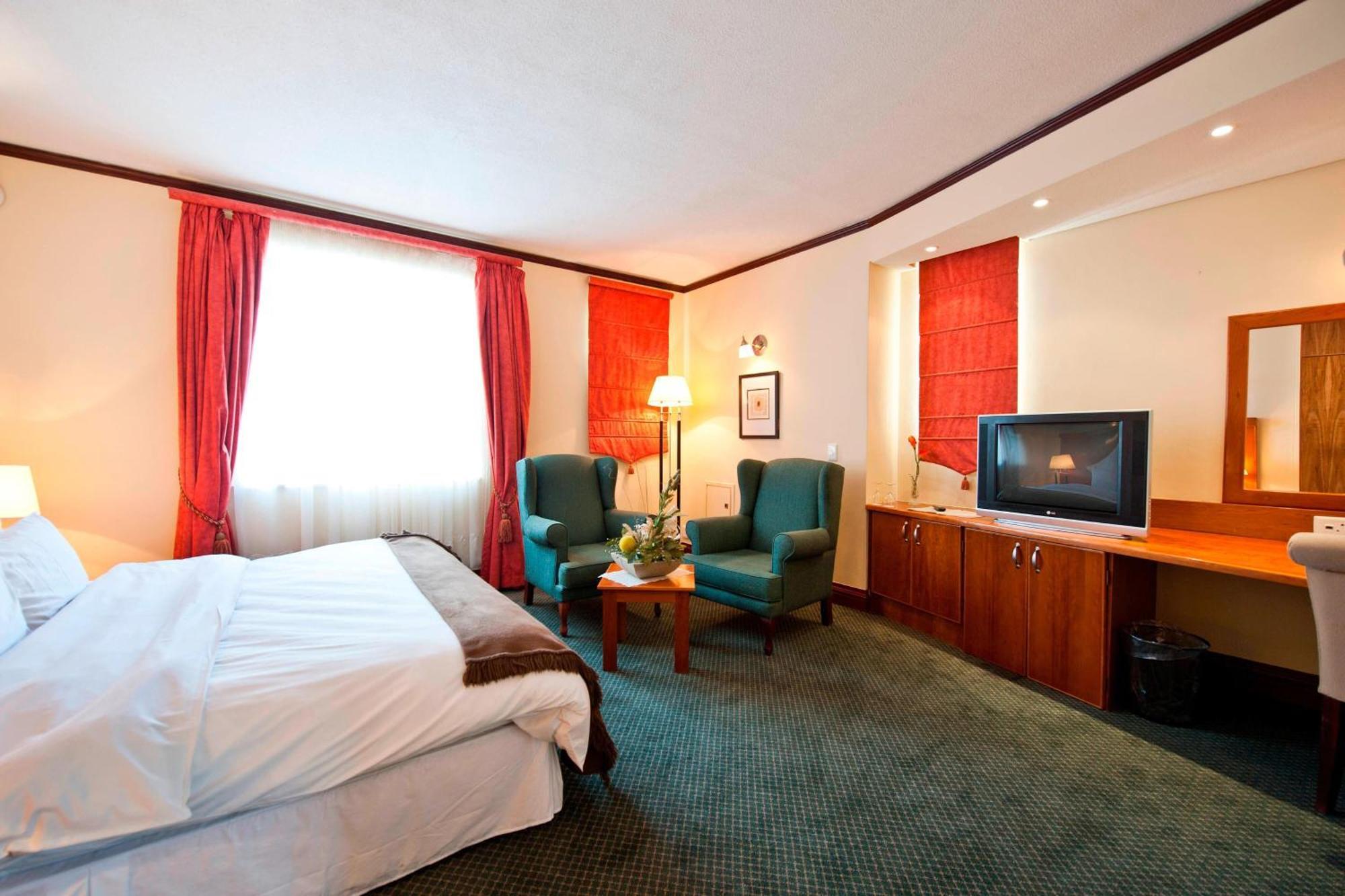 Protea Hotel By Marriott Windhoek Furstenhof Buitenkant foto