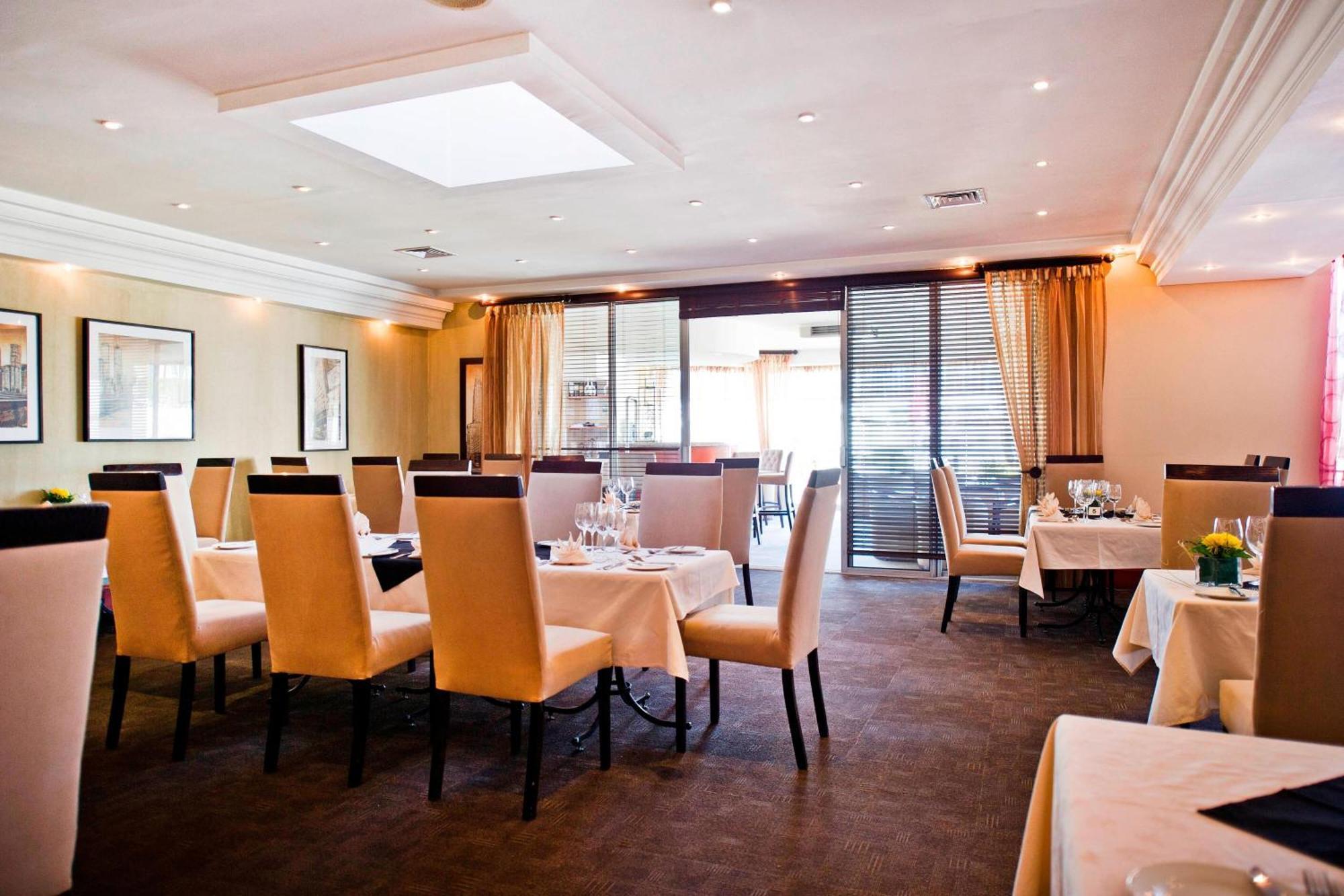 Protea Hotel By Marriott Windhoek Furstenhof Buitenkant foto
