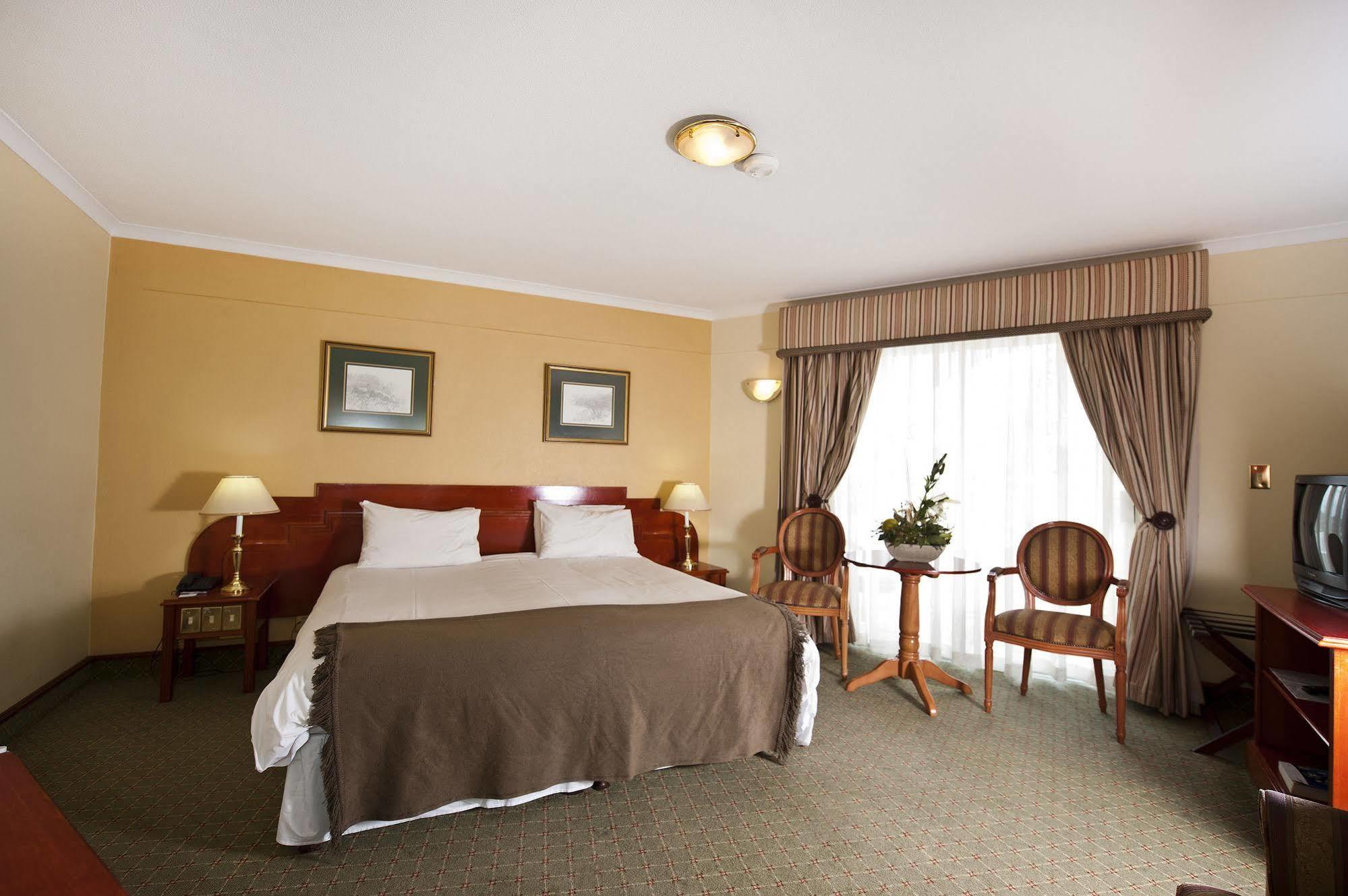 Protea Hotel By Marriott Windhoek Furstenhof Buitenkant foto